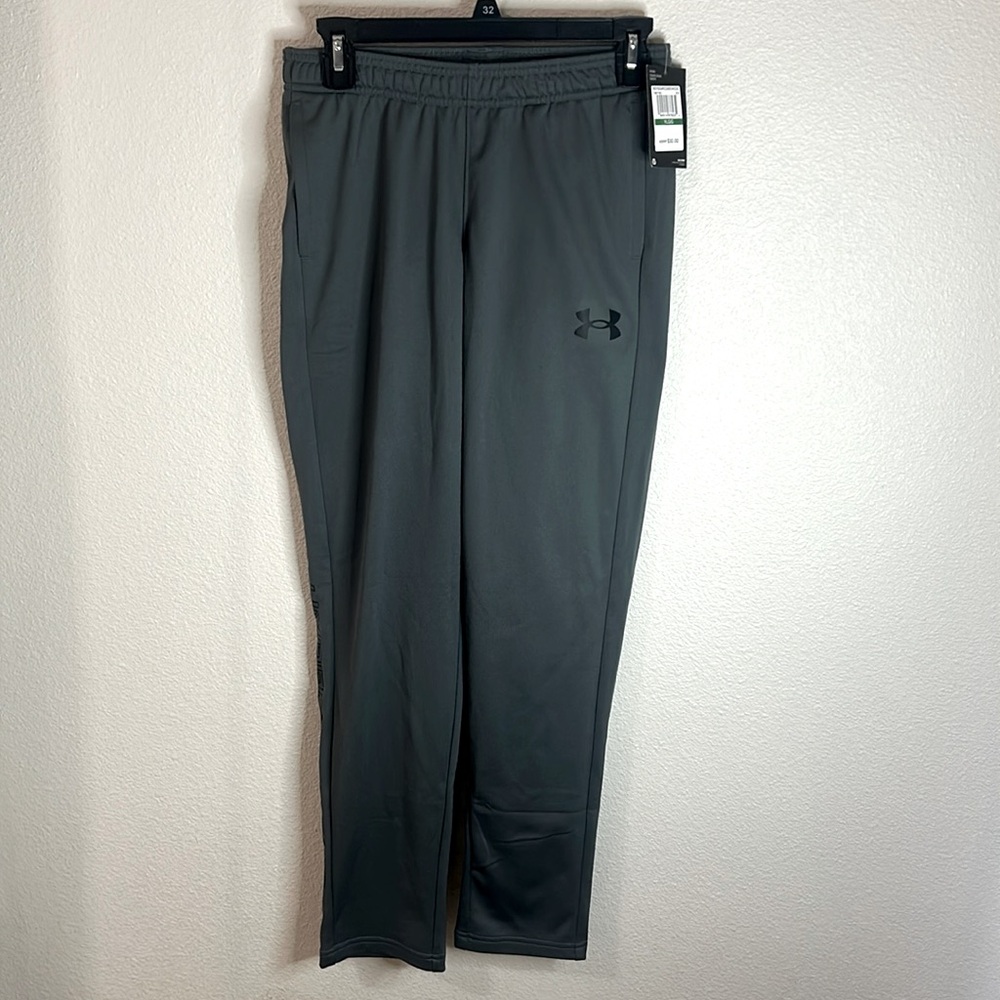 5- Boys UA pants NWT